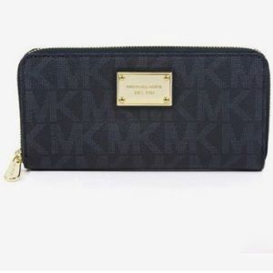 Michael Kors “Jet Set” Continental Wallet